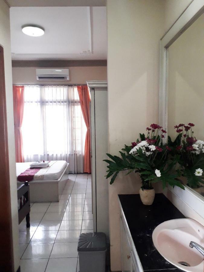 Vidi 1 Hotel Jogjakarta Kejayan Exterior foto