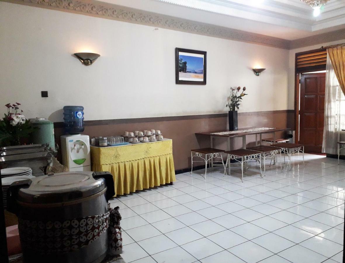 Vidi 1 Hotel Jogjakarta Kejayan Exterior foto